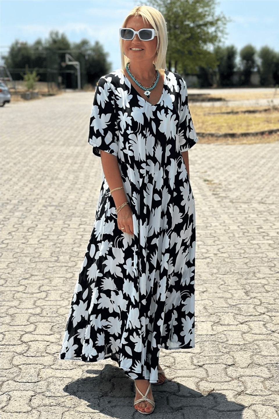 SHARON | ELEGANT DRESS WITH TUMMY COVERAGE