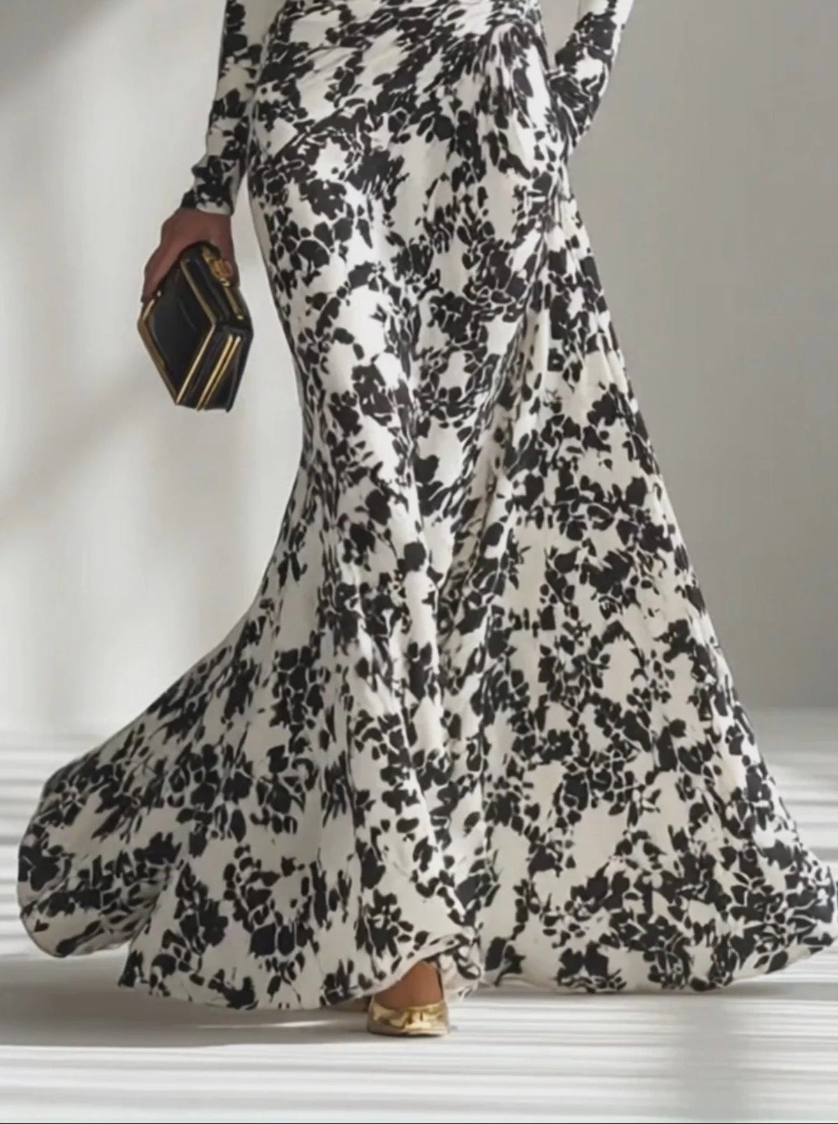 WILLA | PATTERNED STRETCH WRAP DRESS